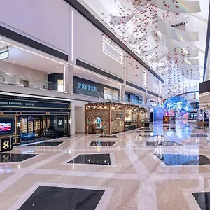 Conrad Vegas At World Курортный комплекс