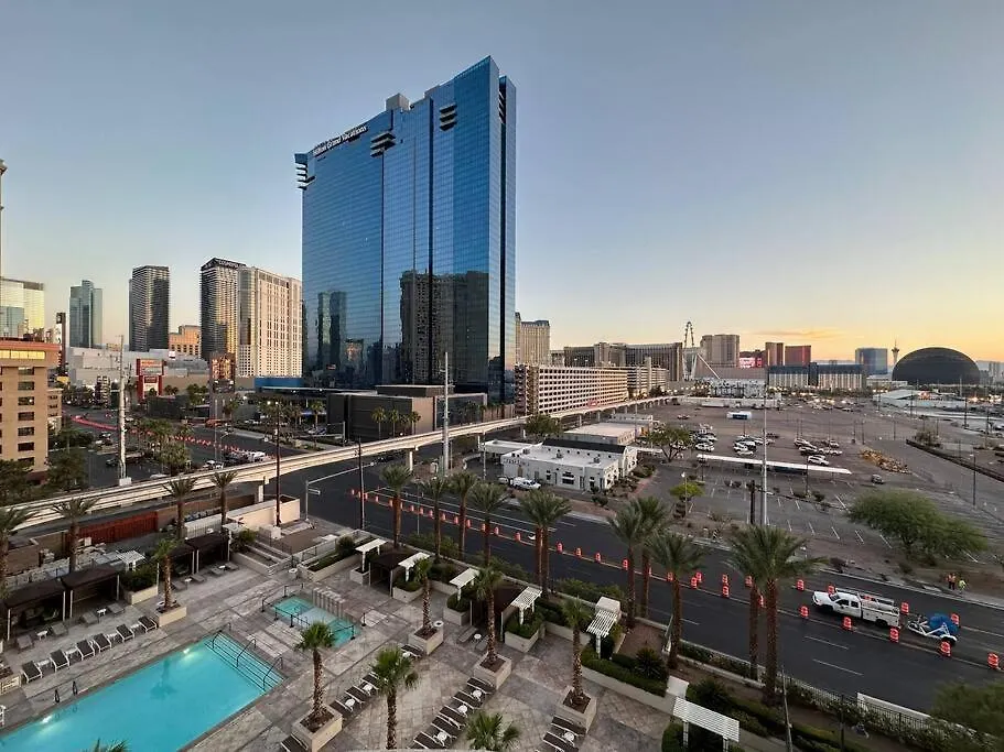 Apartment The Signature At Mgm Condo! Stunning Strip Views & No Resort Fees! Las Vegas